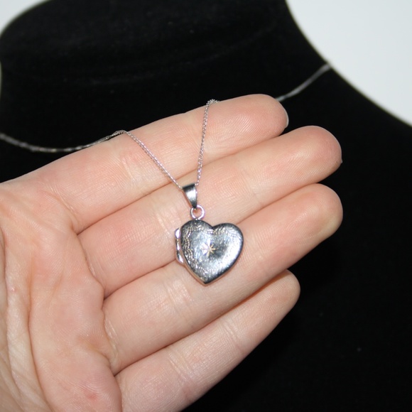 Sterling Silver Jewelry - Beautiful vintage .925 sterling locket w diamond